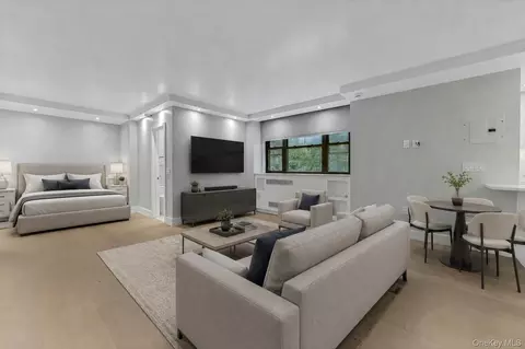 315 E 72nd St #3A, New York, NY 10021