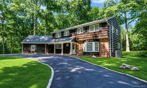 21 Wilderness Rd, Saint James, NY 11780