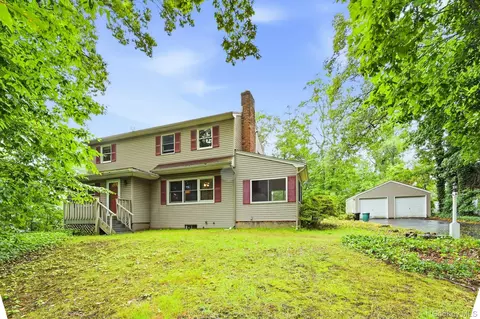 62 Woodhull Pl, Northport, NY 11768