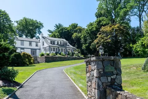 14 Crescent Dr, Greenburgh, NY 10523
