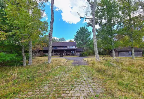 118 Hilltop Rd, Thompson, NY 12701