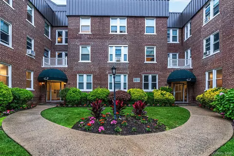 185 Atlantic Ave #C11, Lynbrook, NY 11563