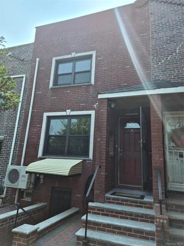 2033 28th St, New York, NY 11105