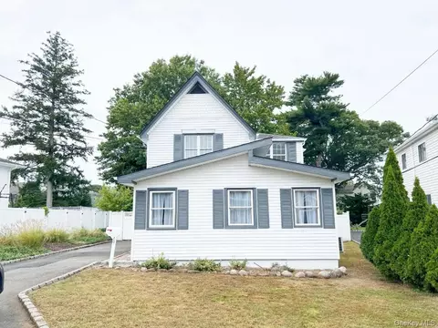 20 Walters Ave, Syosset, NY 11791
