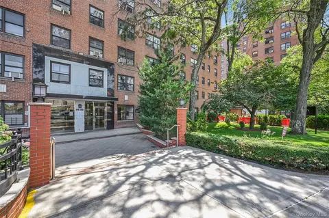 99-60 63rd Rd #7Q, Rego Park, NY 11374