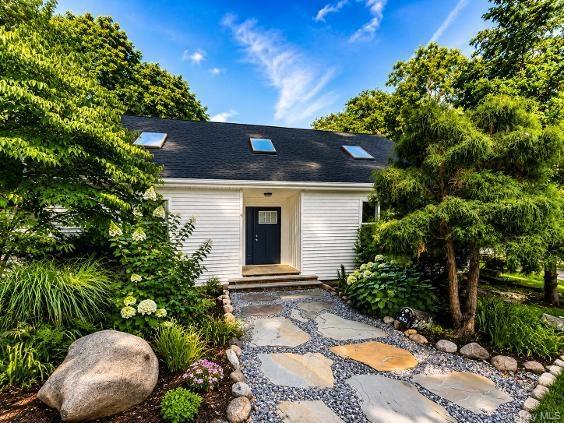 3 Cozine Rd S, Center Moriches, NY 11934