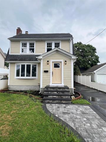 50 E Saint Marks Pl, Valley Stream, NY 11580