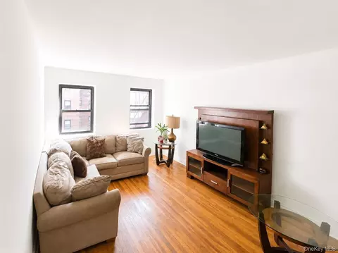 118-60 Metropolitan Ave #C3, Kew Gardens, NY 11415