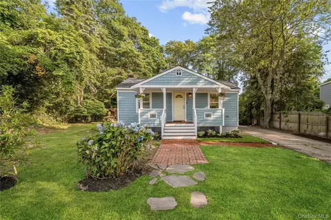 46 Barclay Rd, Mastic Beach, NY 11951