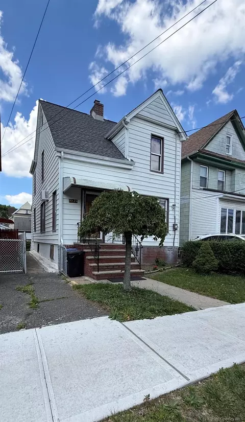 9526 108th St, South Richmond Hill, NY 11419