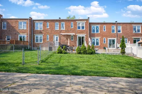 62 Arnold St, Staten Island, NY 10301
