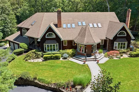 55 Meadow Glen Rd, Northport, NY 11768