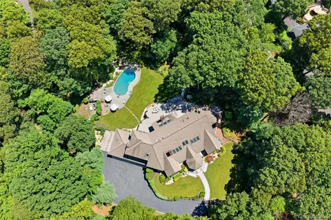 55 Meadow Glen Rd, Northport, NY 11768