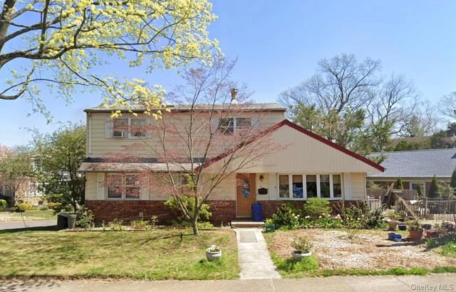 21 Glamford Ave, North Hempstead, NY 11050