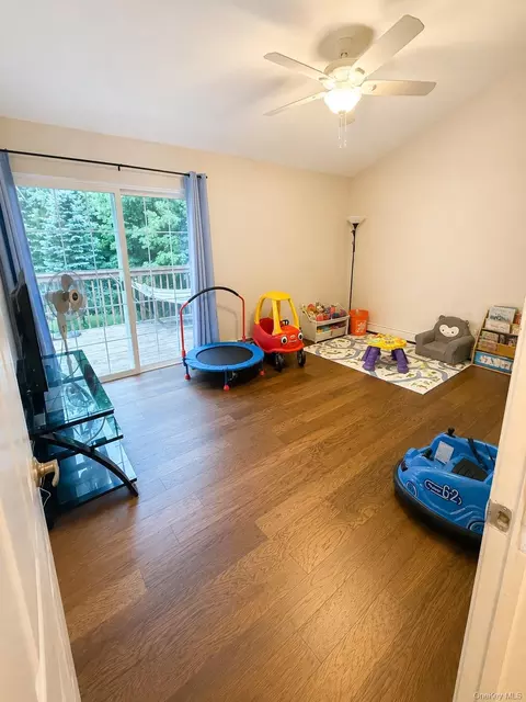 11 Ulster Ter, Wallkill, NY 12589 photo 6
