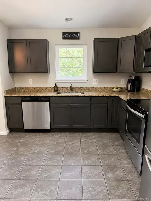 11 Ulster Ter, Wallkill, NY 12589 photo 2