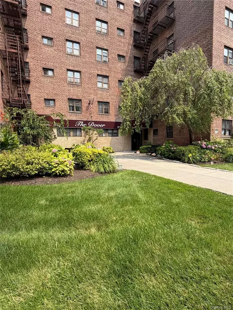 8719 204th St #A41, New York, NY 11423