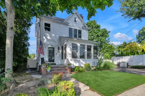 47-11 Belmont Rd, North Hempstead, NY 11020