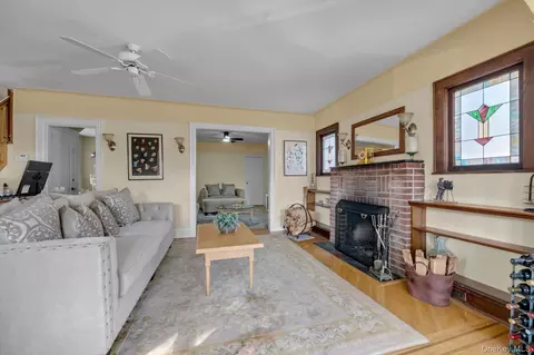 47-11 Belmont Rd, North Hempstead, NY 11020