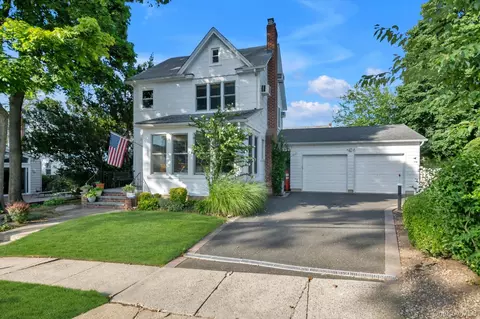 47-11 Belmont Rd, North Hempstead, NY 11020