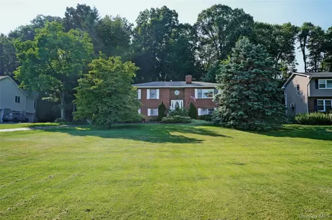 16 Four Winds Dr, La Grange, NY 12603
