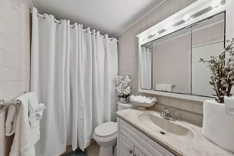 Bath - 30 Raker Rd, Poughkeepsie, NY 12603 photo 1 of 2