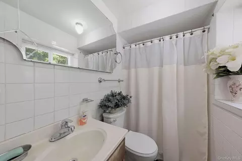 Bath - 30 Raker Rd, Poughkeepsie, NY 12603 photo 2 of 2