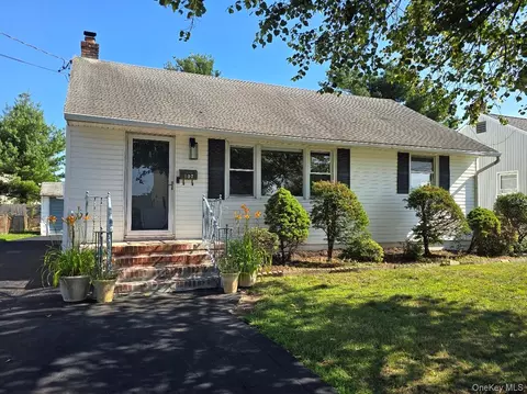 107 Nevada St, Hicksville, NY 11801
