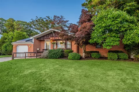 579 Empire Ave, West Babylon, NY 11704