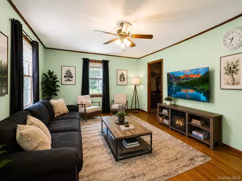 Living - 49 Chase Rd, Shawangunk, NY 12589 photo 1 of 3