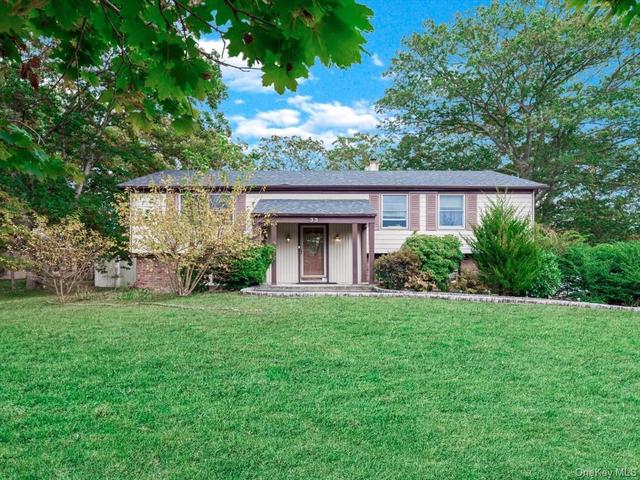 33 Winside Ln, Coram, NY 11727