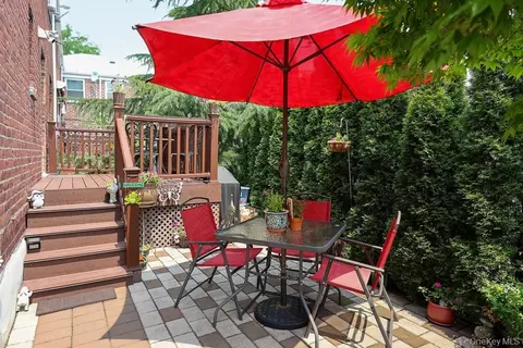 247-28 76th Ave #A, New York, NY 11426