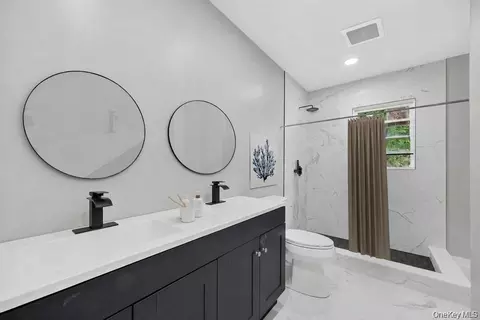 Bath - 8 Mockingbird Ln, Poughkeepsie, NY 12601 photo 1 of 2