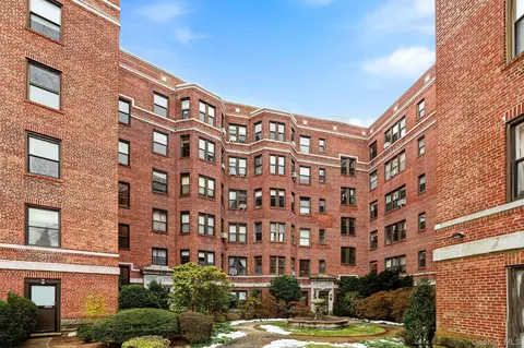 11 Alden Rd #5L, Larchmont, NY 10538
