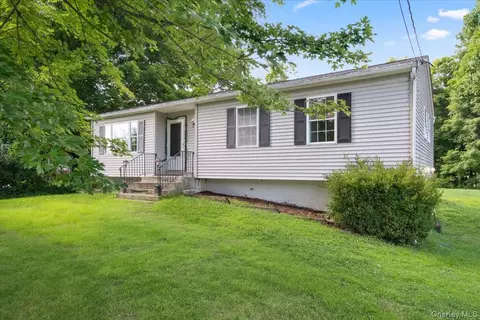 39 N Farm Dr, Dover, NY 12522