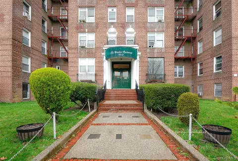 143-25 84th Dr #2E, Briarwood, NY 11435