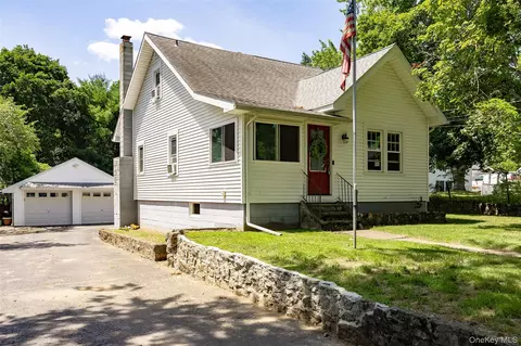 17 Townsend Blvd, Poughkeepsie, NY 12603