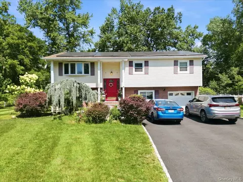 785 Sequoia Dr, Clarkstown, NY 10989