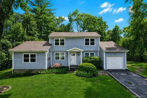 3 Stephen Ct, Clarkstown, NY 10956