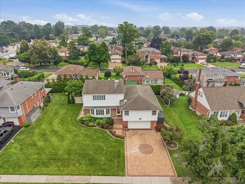 34 Duke Dr, North Hempstead, NY 11040