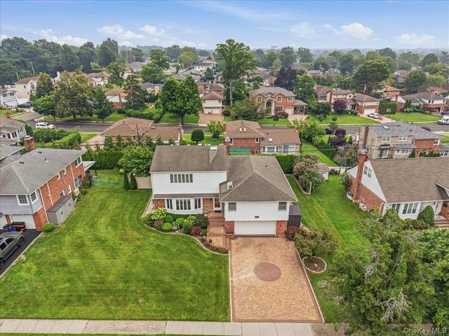 34 Duke Dr, North Hempstead, NY 11040