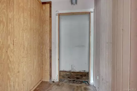 Entry Way - 34 Thorburn Ave, Patchogue, NY 11772 photo 3 of 3