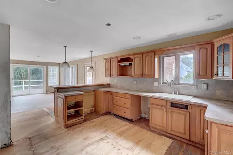 Kitchen - 34 Thorburn Ave, Patchogue, NY 11772 photo 1 of 2