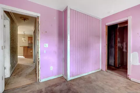 Entry Way - 34 Thorburn Ave, Patchogue, NY 11772 photo 2 of 3