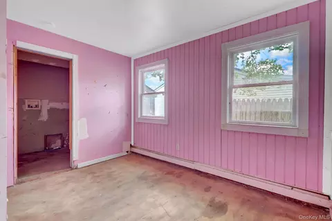 Bedroom - 34 Thorburn Ave, Patchogue, NY 11772 photo 1 of 5