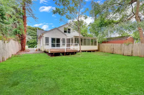 Exterior - 34 Thorburn Ave, Patchogue, NY 11772 photo 5 of 5