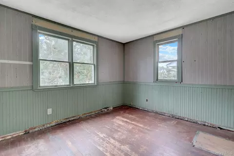 Bedroom - 34 Thorburn Ave, Patchogue, NY 11772 photo 2 of 5