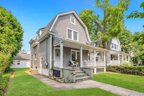 14 Jefferson St, North Hempstead, NY 11050