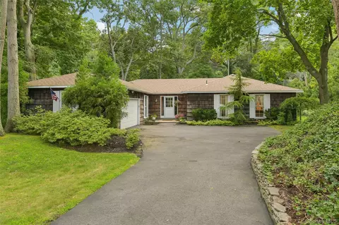 14 Mont Ave, Dix Hills, NY 11746