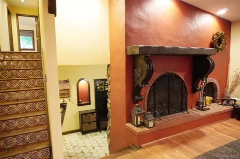 Entry Way - 50 Pleasant Ridge Dr, Poughkeepsie, NY 12603 photo 4 of 9